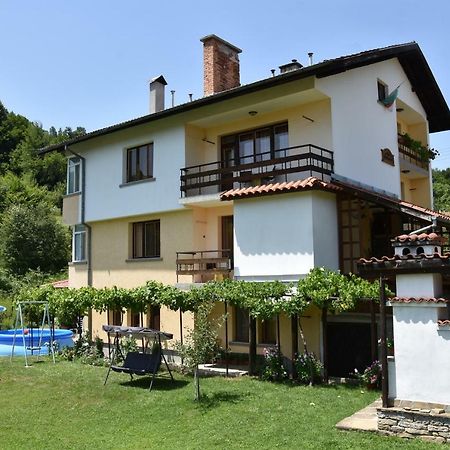Къща Поколения Tryavna Exterior photo