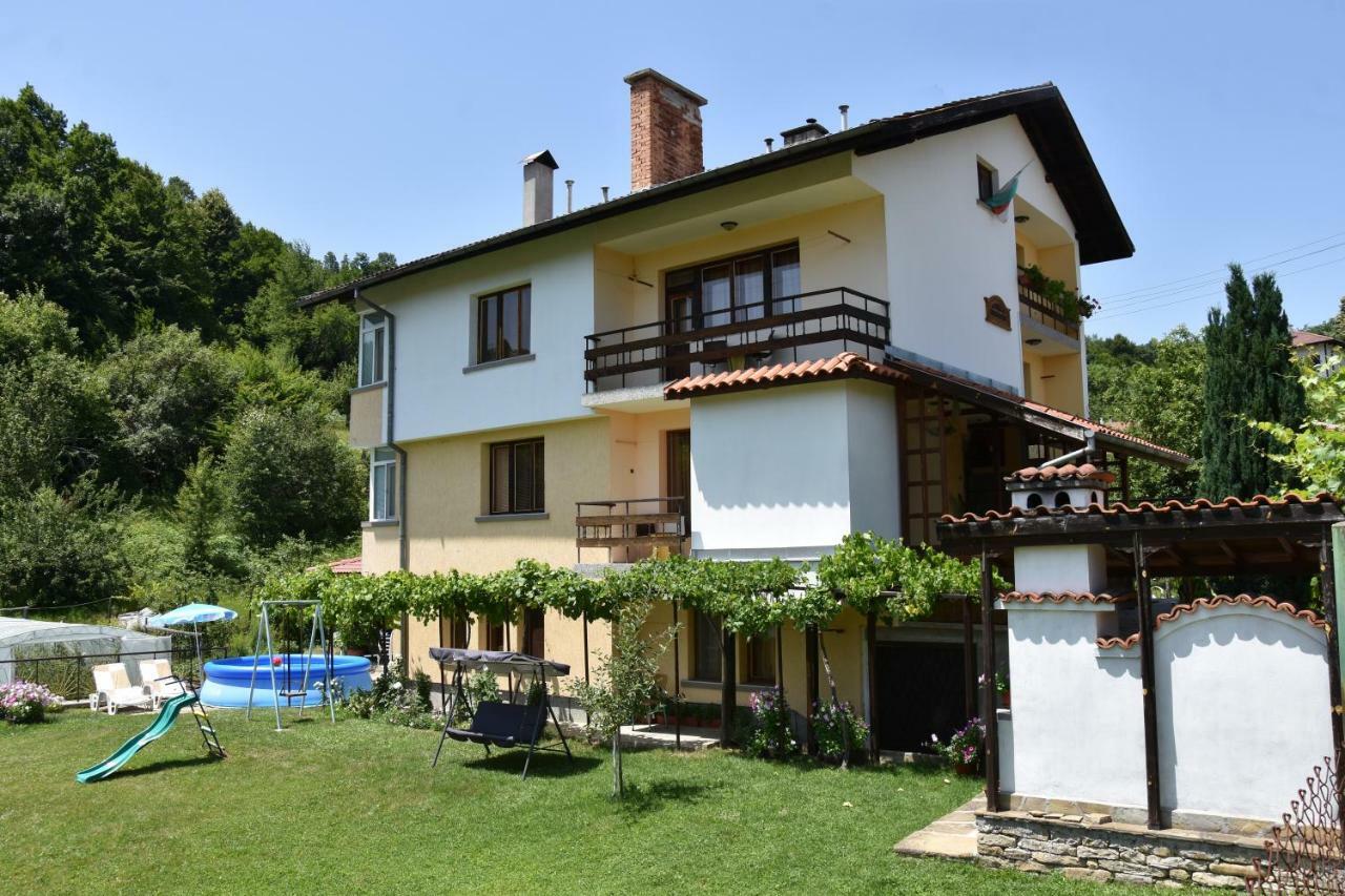 Къща Поколения Tryavna Exterior photo
