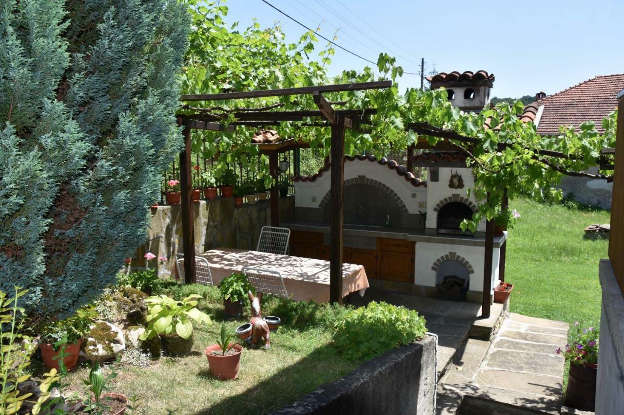 Къща Поколения Tryavna Exterior photo