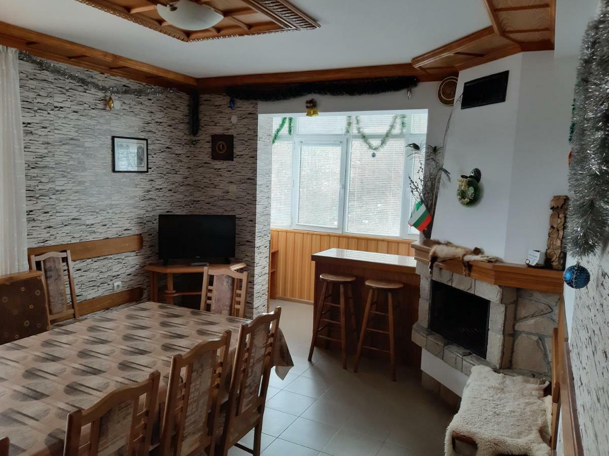 Къща Поколения Tryavna Exterior photo