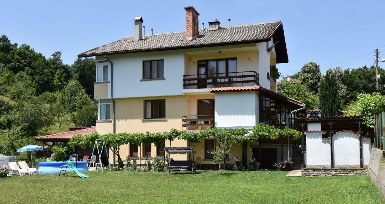Къща Поколения Tryavna Exterior photo
